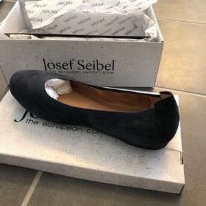 Josef Seibel navy flats